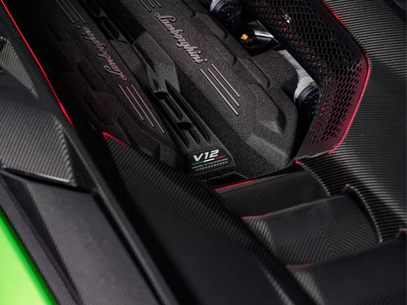 LAMBORGHINI REVUELTO