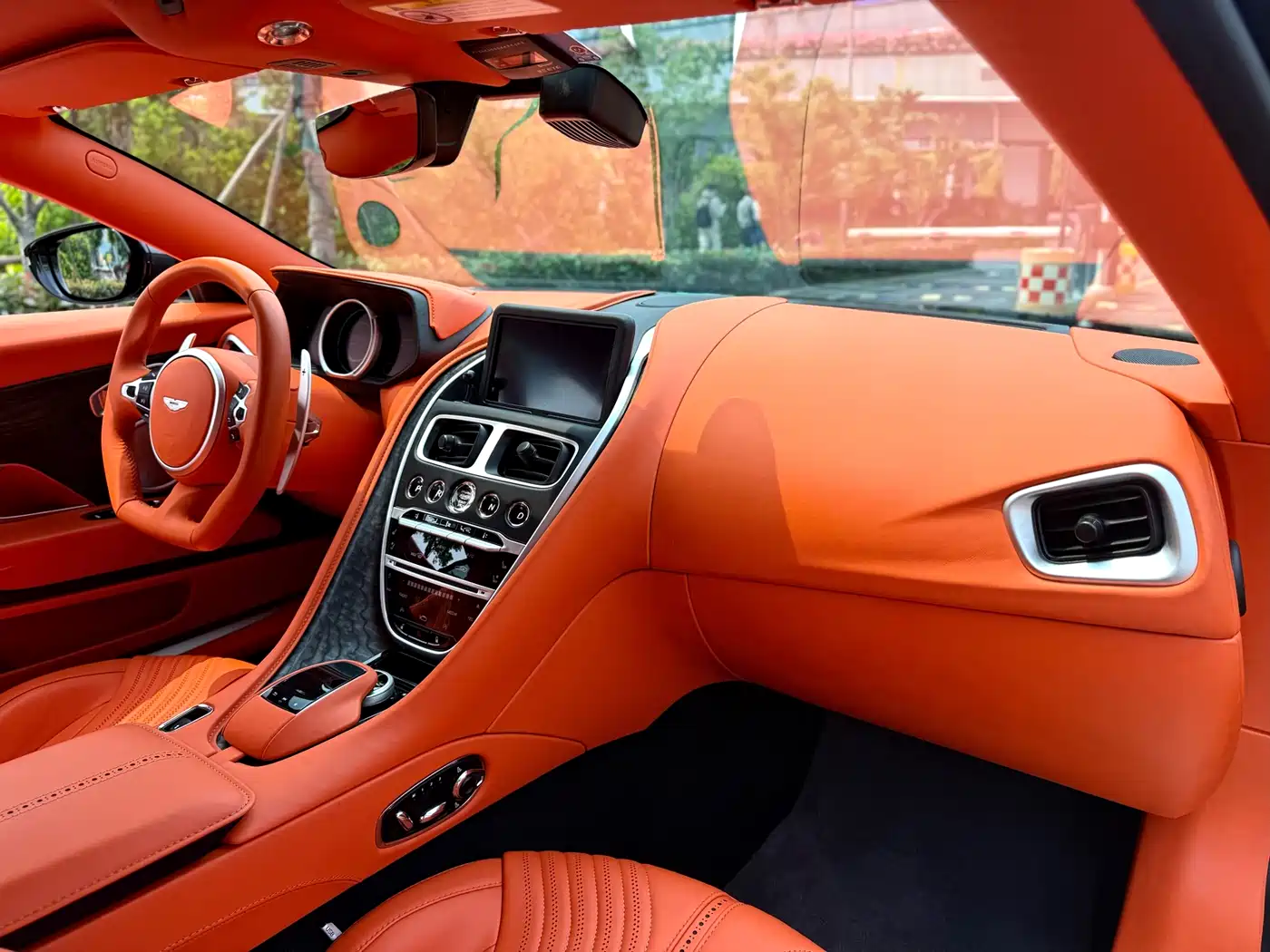 Aston Martin DB11 2022 4.0T V8 Coupe фото 6