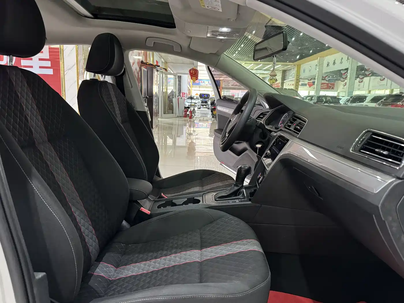 VOLKSWAGEN LINGDU