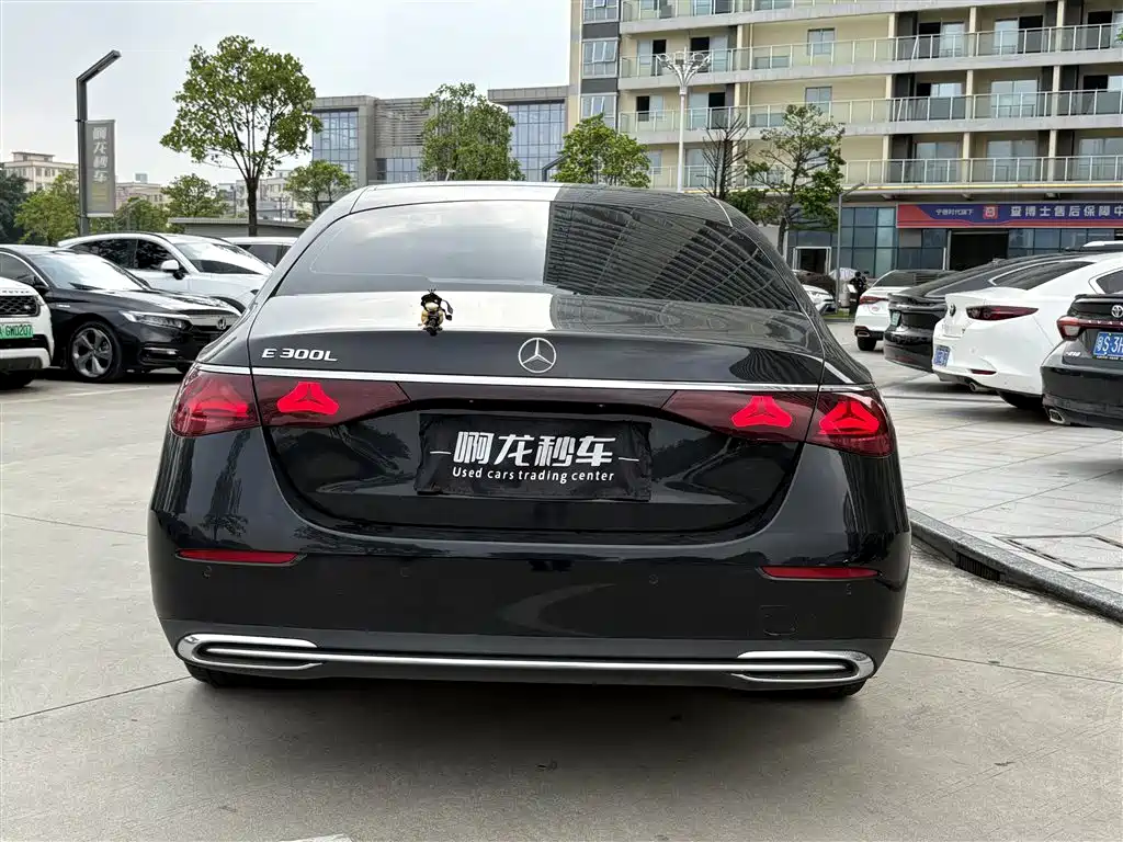 صورة 8 - Mercedes-Benz E-Class