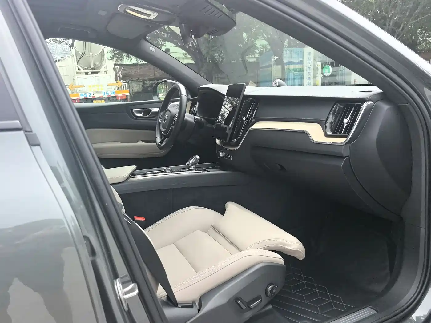 Фото 14 - Volvo XC60