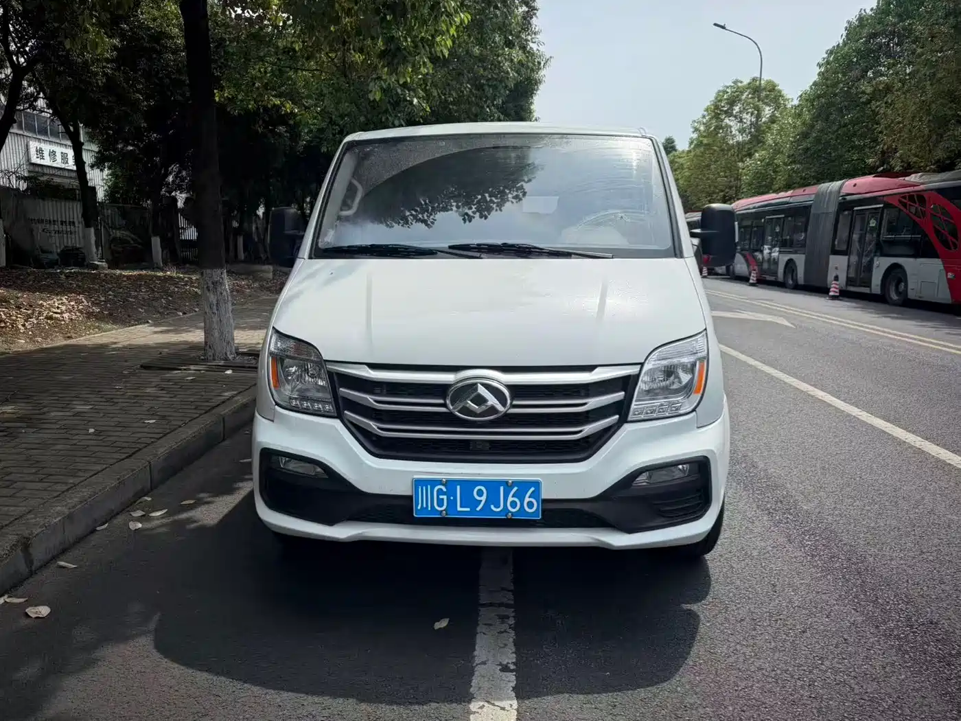 SAIC Maxus Xintu V80 2024 Model Year Aoyunton Value Edition 6MT Short Wheelbase Ultra Low Roof 127Ps 5/6-Seater фото 2