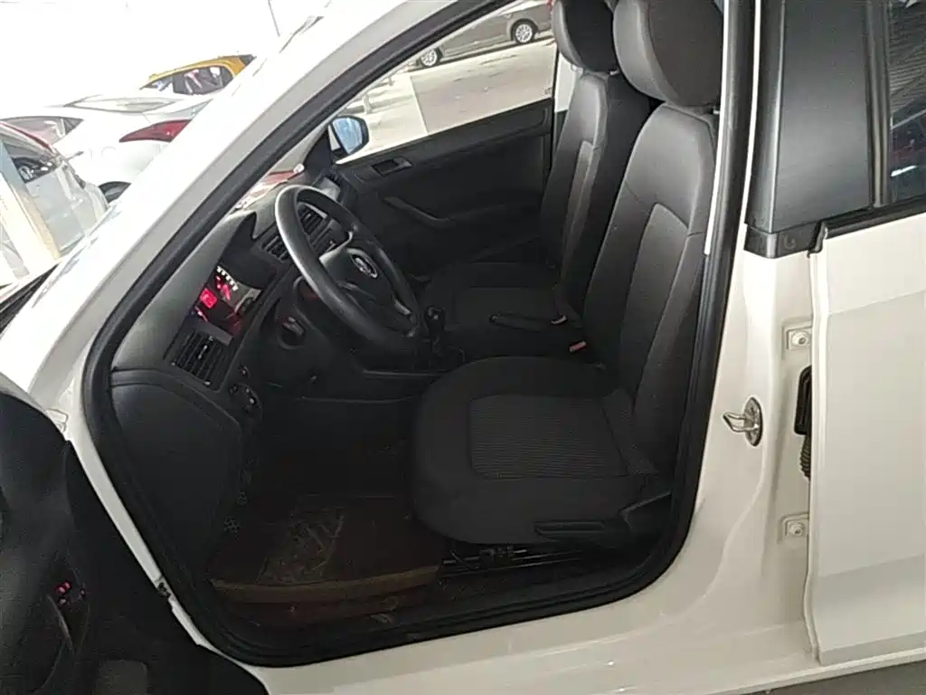 Volkswagen Santana 2016 1.6L Manual Trend Edition фото 15