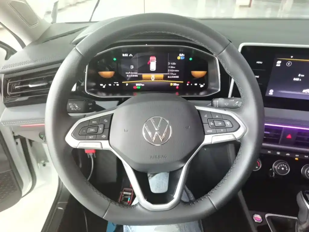 صورة 11 - Volkswagen Sagitar