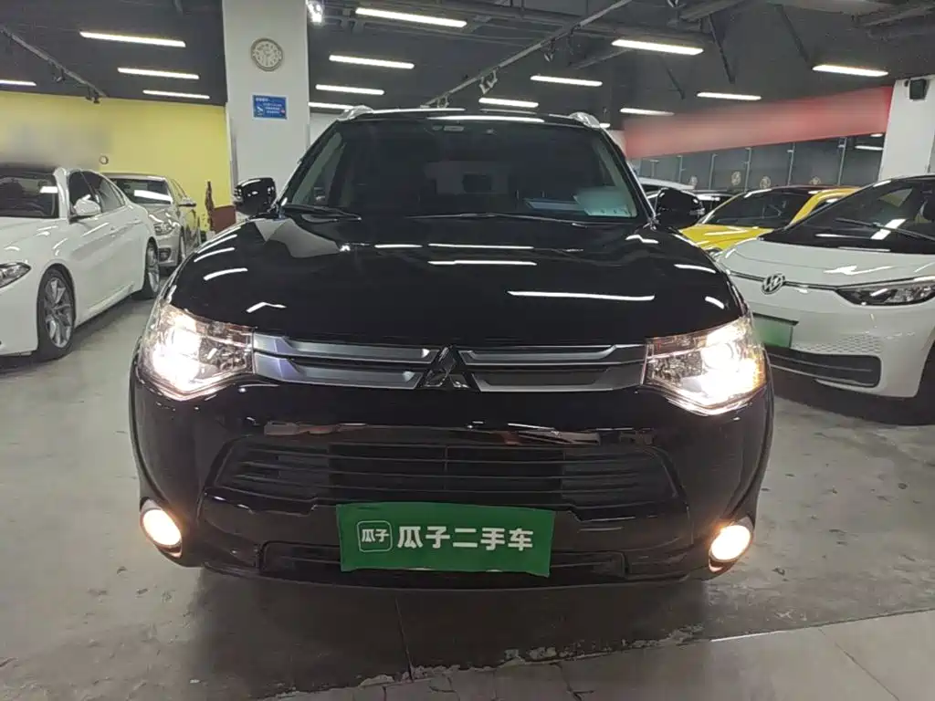Mitsubishi Outlander (Import) 2015 2014 2.4L 4WD Luxury Value Edition 7-seater