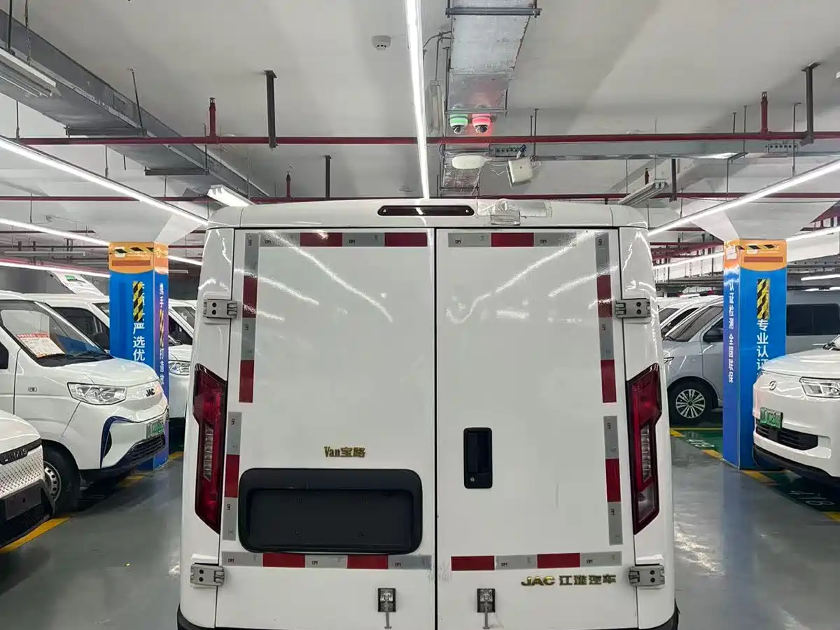 JAC Motors Van Boulevard 2024 2024 V8 Explorer Edition CATL