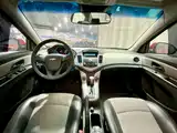 Фото 13 - Chevrolet Cruze