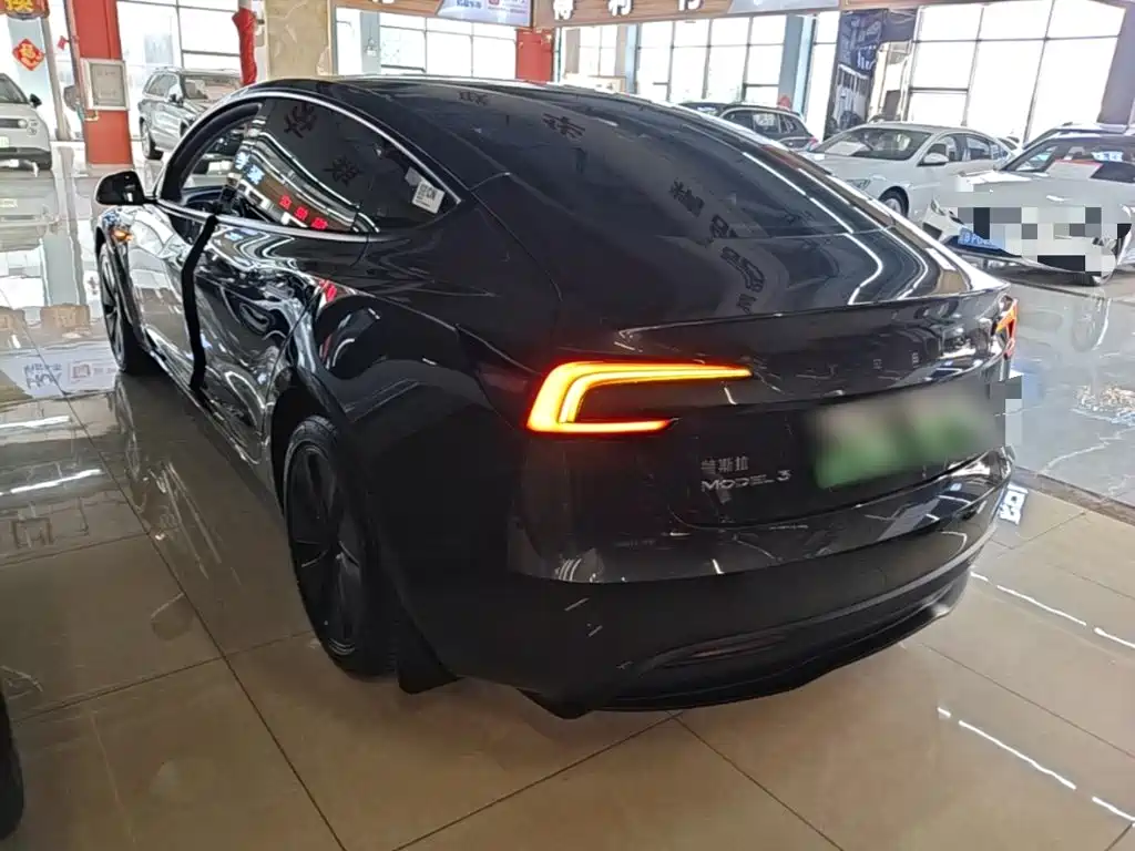 Фото 5 - Tesla Model 3