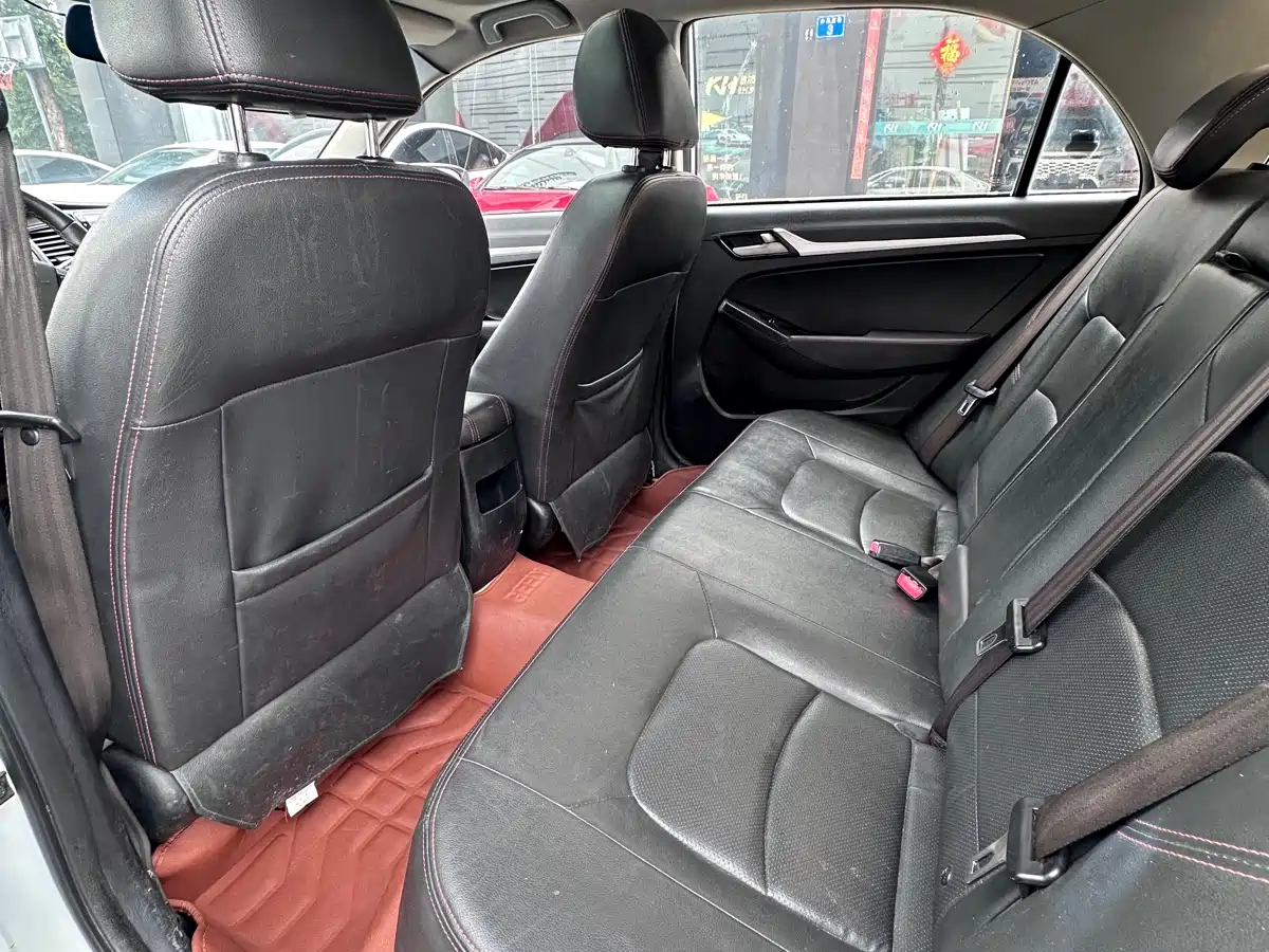 Фото 5 - Geely Vision
