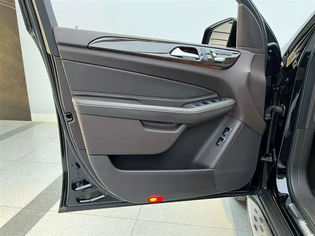 Mercedes-Benz GLS 2018 Facelift GLS 400 4MATIC Sport фото 30
