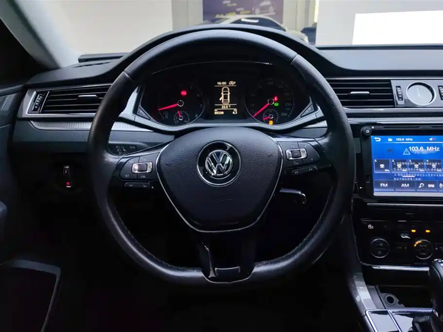 Volkswagen Passat 2016 330TSI DSG Honor Edition фото 15