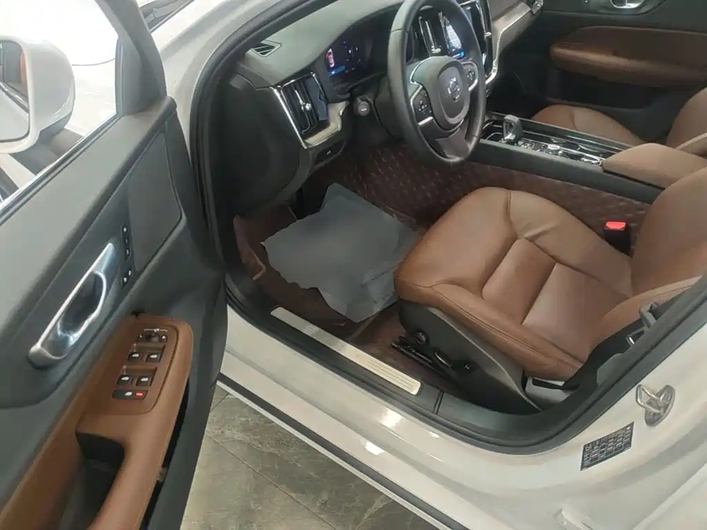 Фото 16 - Volvo S60