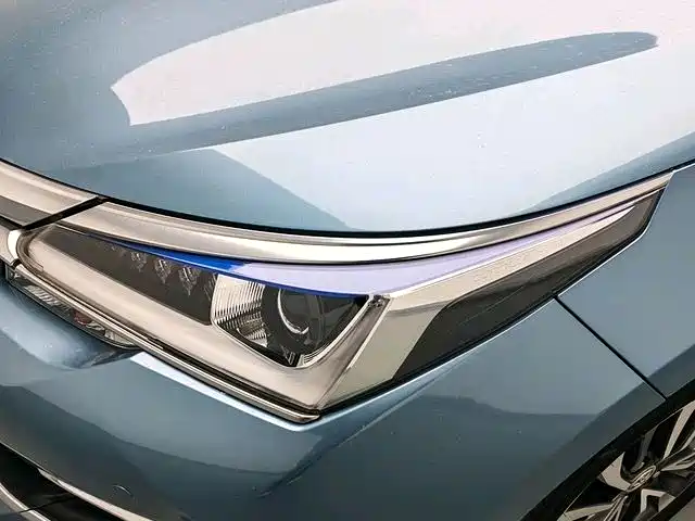 Toyota Corolla 2016 Dual Hybrid 1.8L E-CVT Elite Edition фото 12