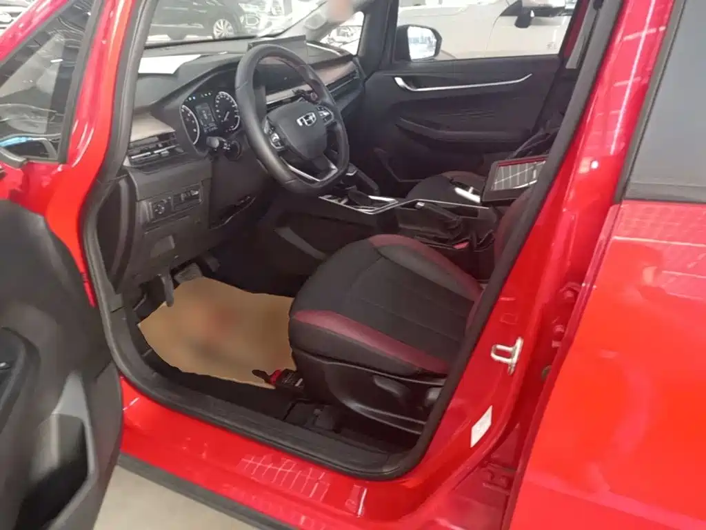 Фото 15 - Geely Vision X3