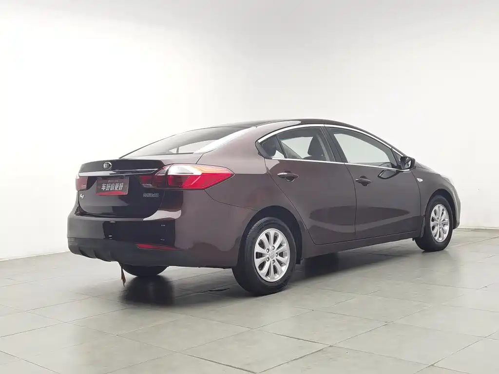Photo 2 - Kia K3