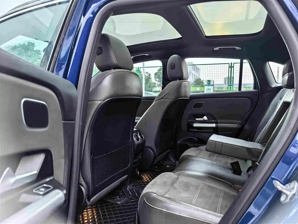 Photo 10 - Mercedes-Benz EQA