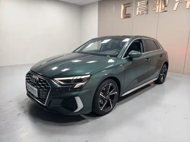 Audi A3 2024 Model Sportback 35 TFSI Fashion Sport — фото 1