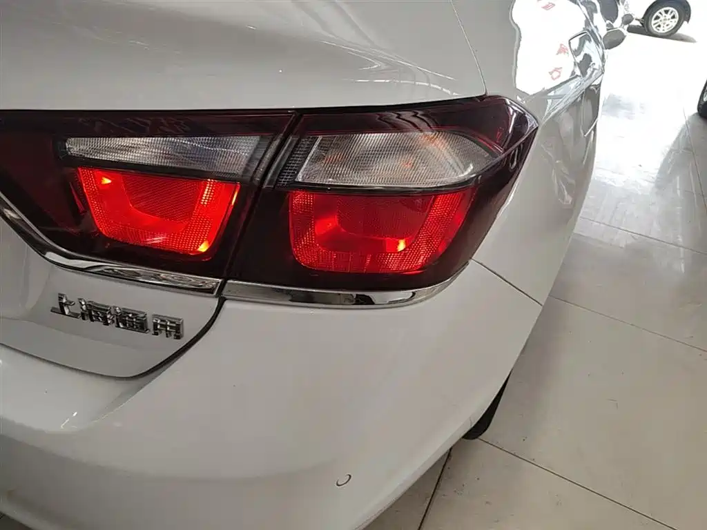 Chevrolet Cruze 2015 1.5L Automatic Luxury Edition фото 8