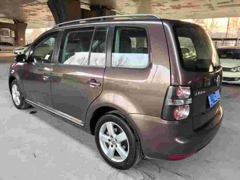Volkswagen Touran 2013 1.4T DSG Comfort 5-seater фото 3