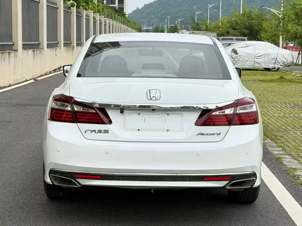 Фото 9 - Honda Accord