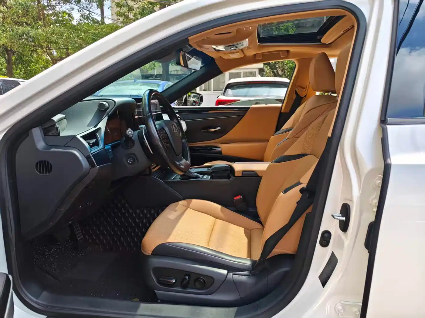 Lexus ES 2021 200 Excellence Edition фото 10