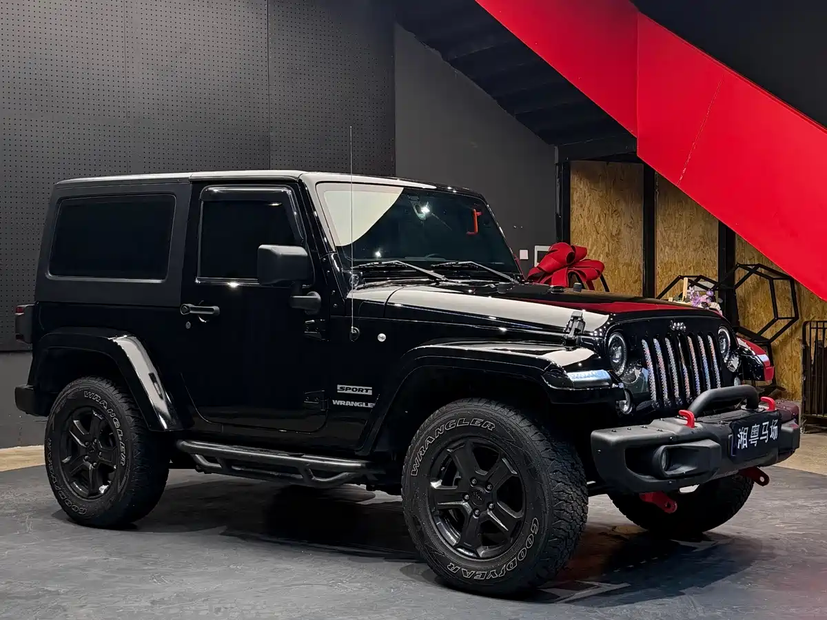 Фото 4 - Jeep Wrangler