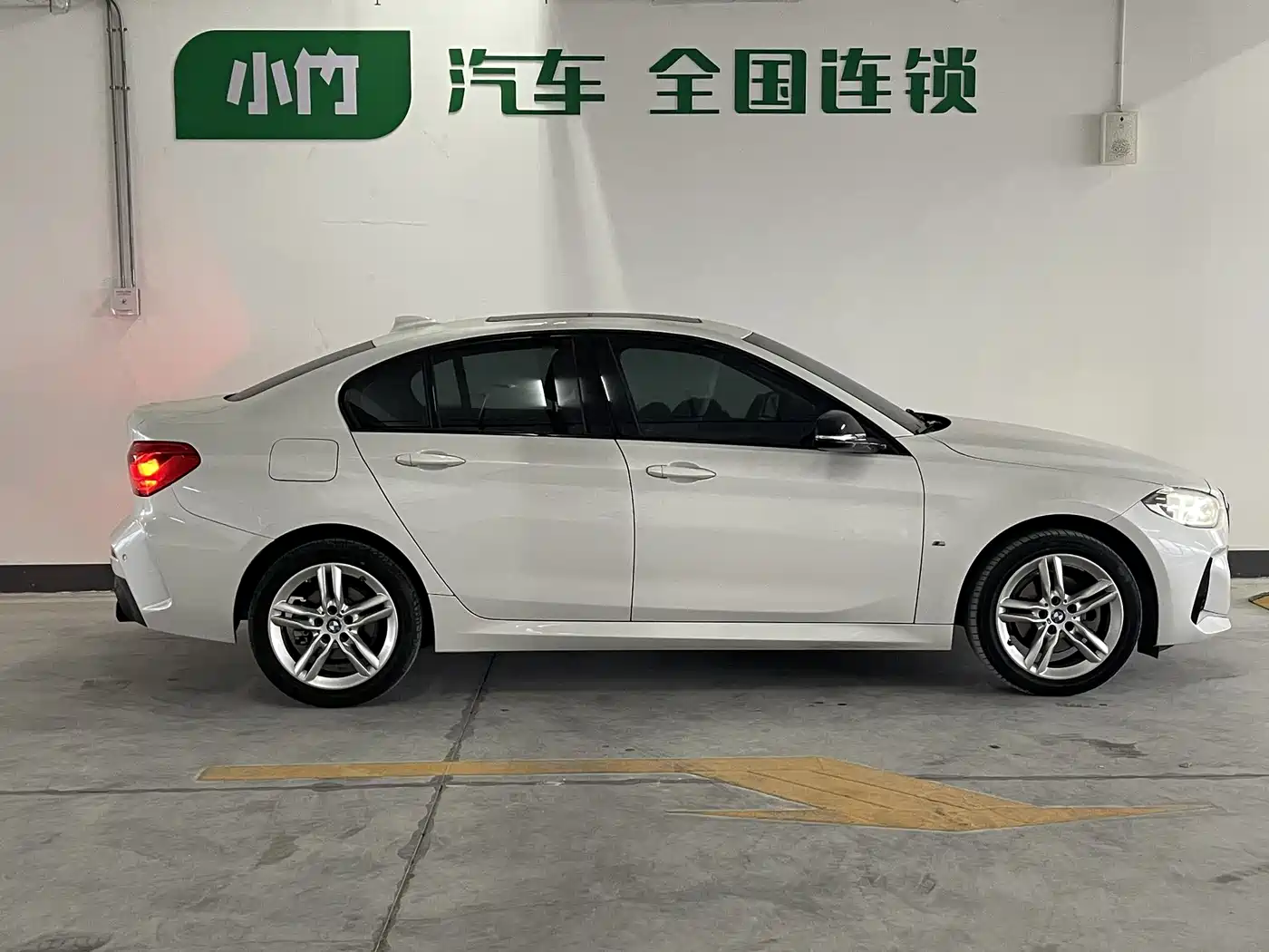 BMW 1 Series 2022 120i M Sport Shadow Edition фото 6