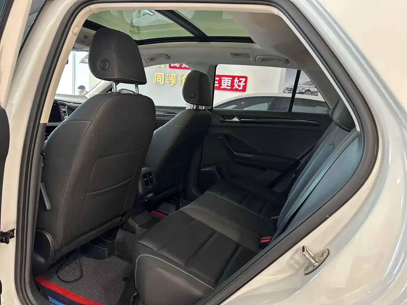 Volkswagen T-ROC 2021 280TSI DSG 2WD Comfort Smart Connect 30th Anniversary Edition фото 7