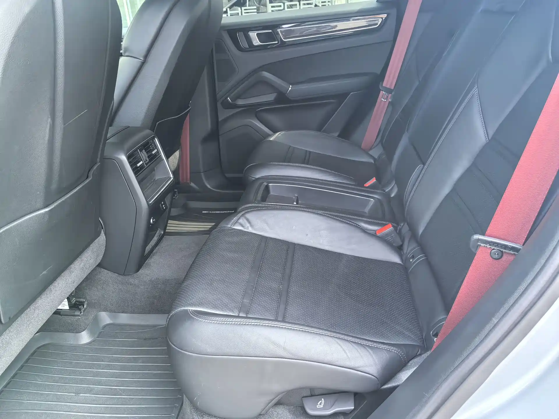 Photo 13 - Porsche Cayenne