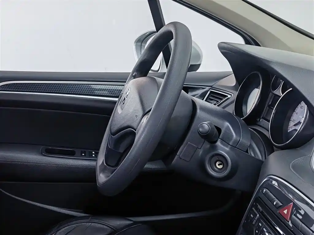 Peugeot 308 2012 1.6L Automatic Trend Type фото 22