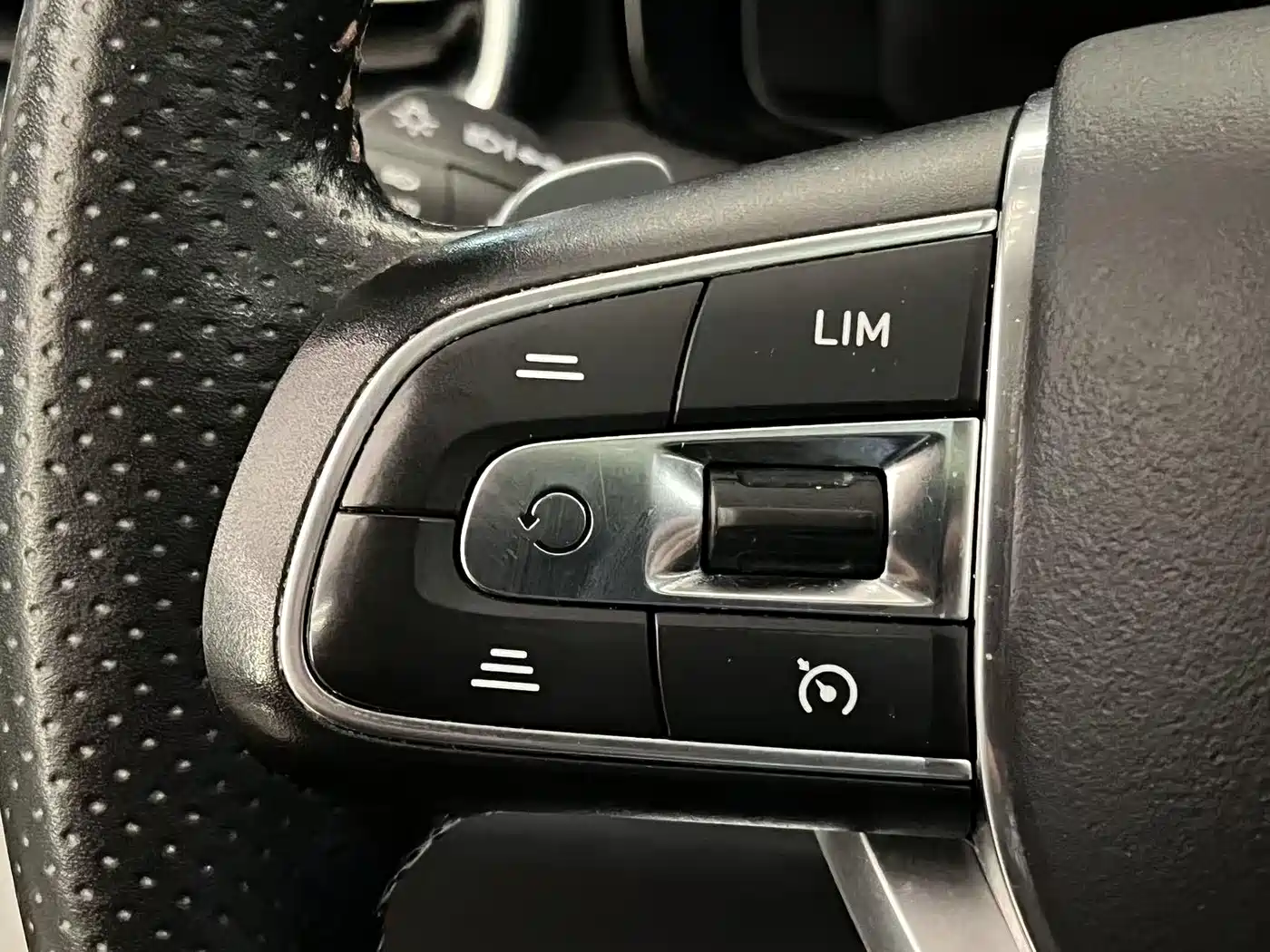 Lynk & Co 01 2017 2.0T AWD Pro фото 23
