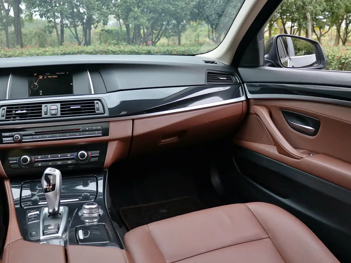 BMW 5 Series 2014 520Li Elegance фото 19