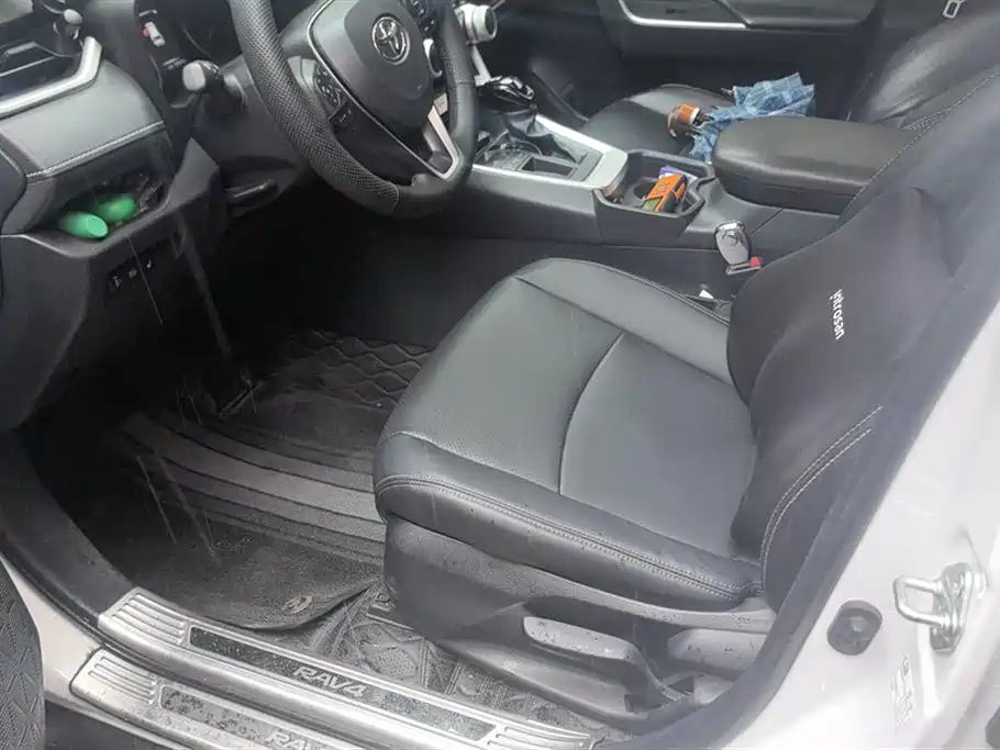Toyota RAV4 Rongfang 2024 2.0L CVT FWD Urban Edition фото 9