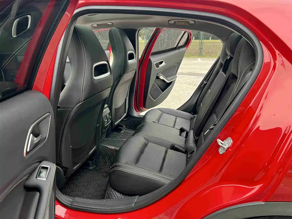 Mercedes-Benz GLA 2016 GLA 200 Dynamic фото 14