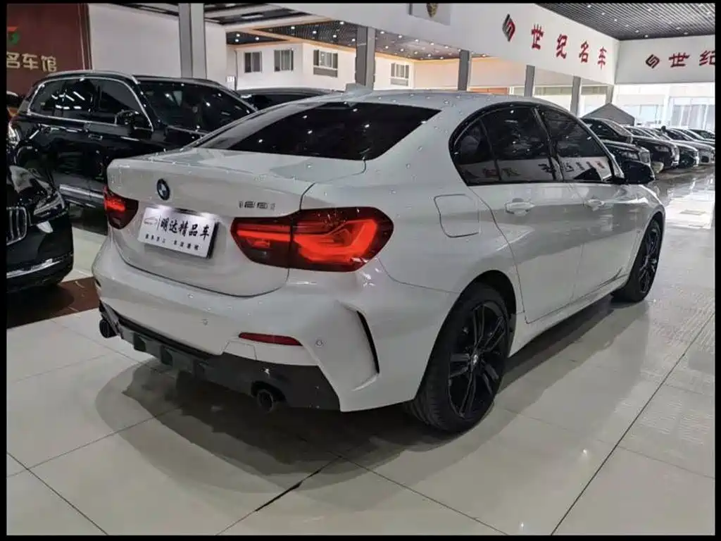 BMW 1 Series 2023 125i M Sport Shadow Edition фото 9