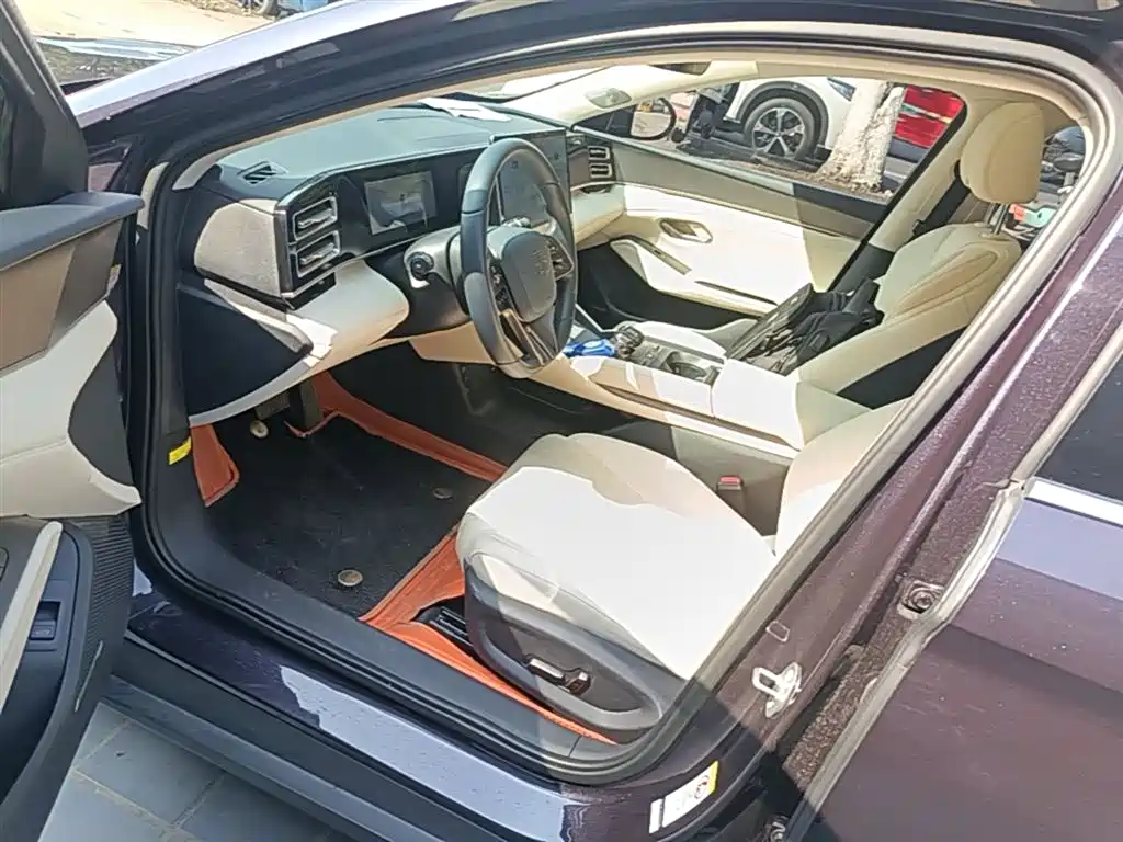 BYD Qin L 2024 DM-i 120KM Excellence Model фото 16
