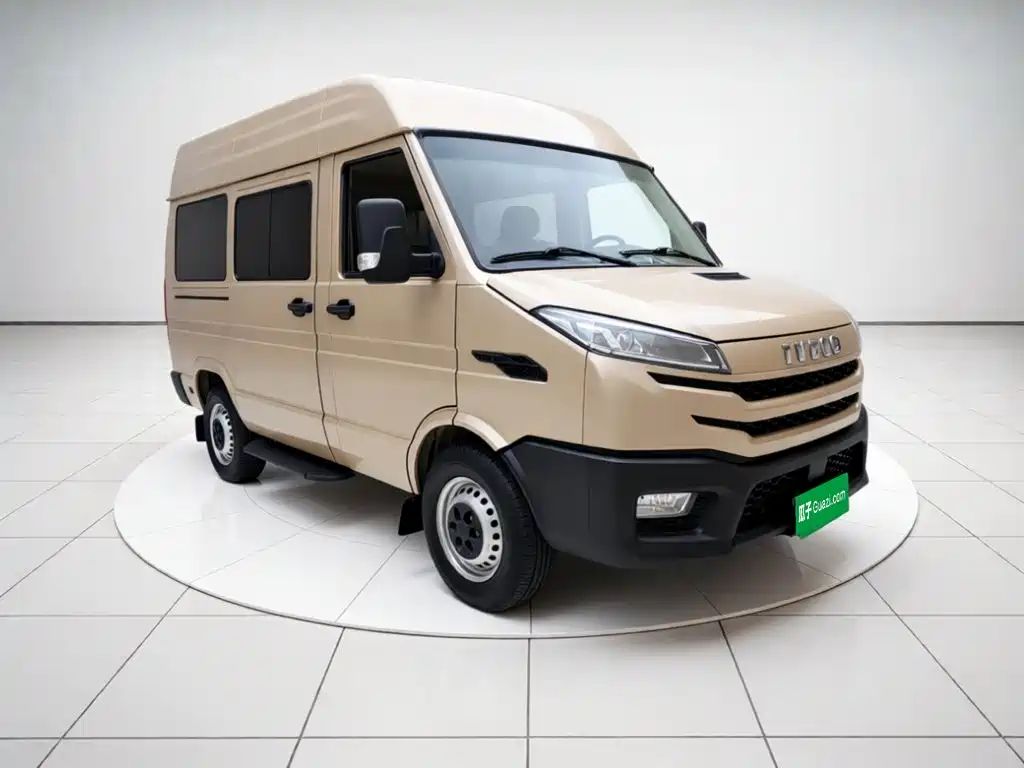 Iveco Daily 2023 2023 2.5T A35M1 Short Wheelbase Medium Roof Single Tire Sliding Door 5-9 Seats