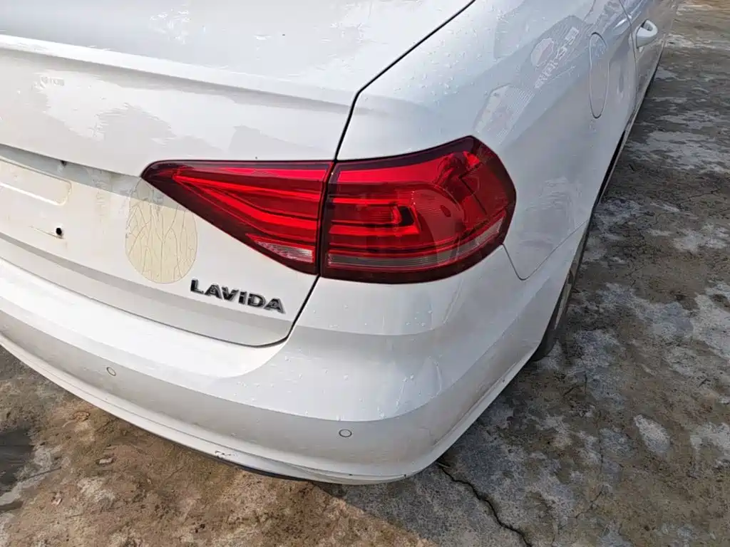 صورة 8 - Volkswagen Lavida