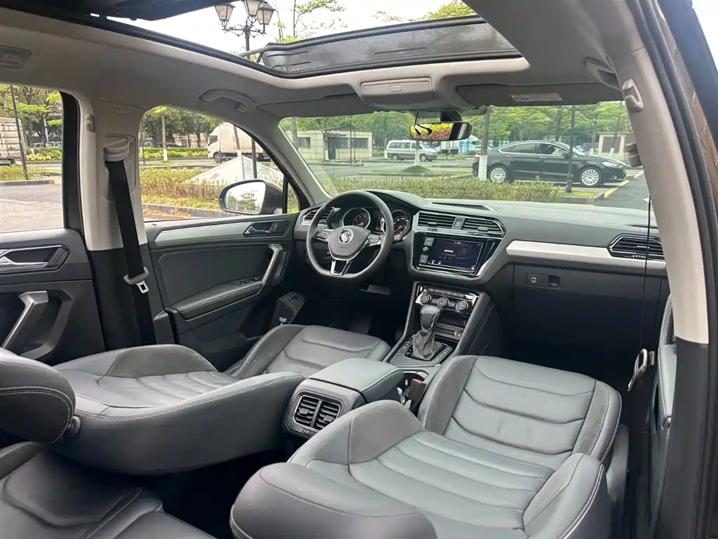 Volkswagen Tiguan L 2019 330TSI Automatic 2WD Smart Luxury Edition China VI фото 9