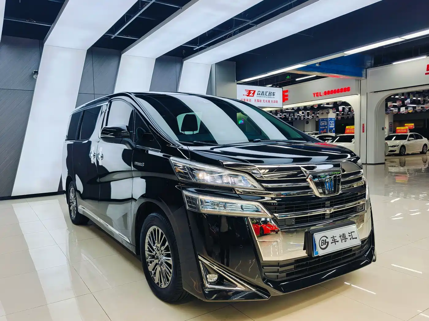 Toyota Vellfire 2020 Twin Engine 2.5L HV Luxury Edition фото 3