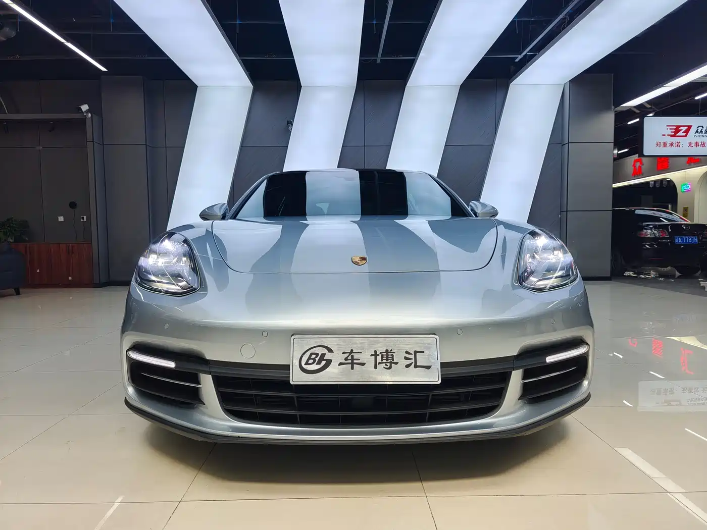 Porsche Panamera 2017 Panamera Executive Long Wheelbase 3.0T фото 2