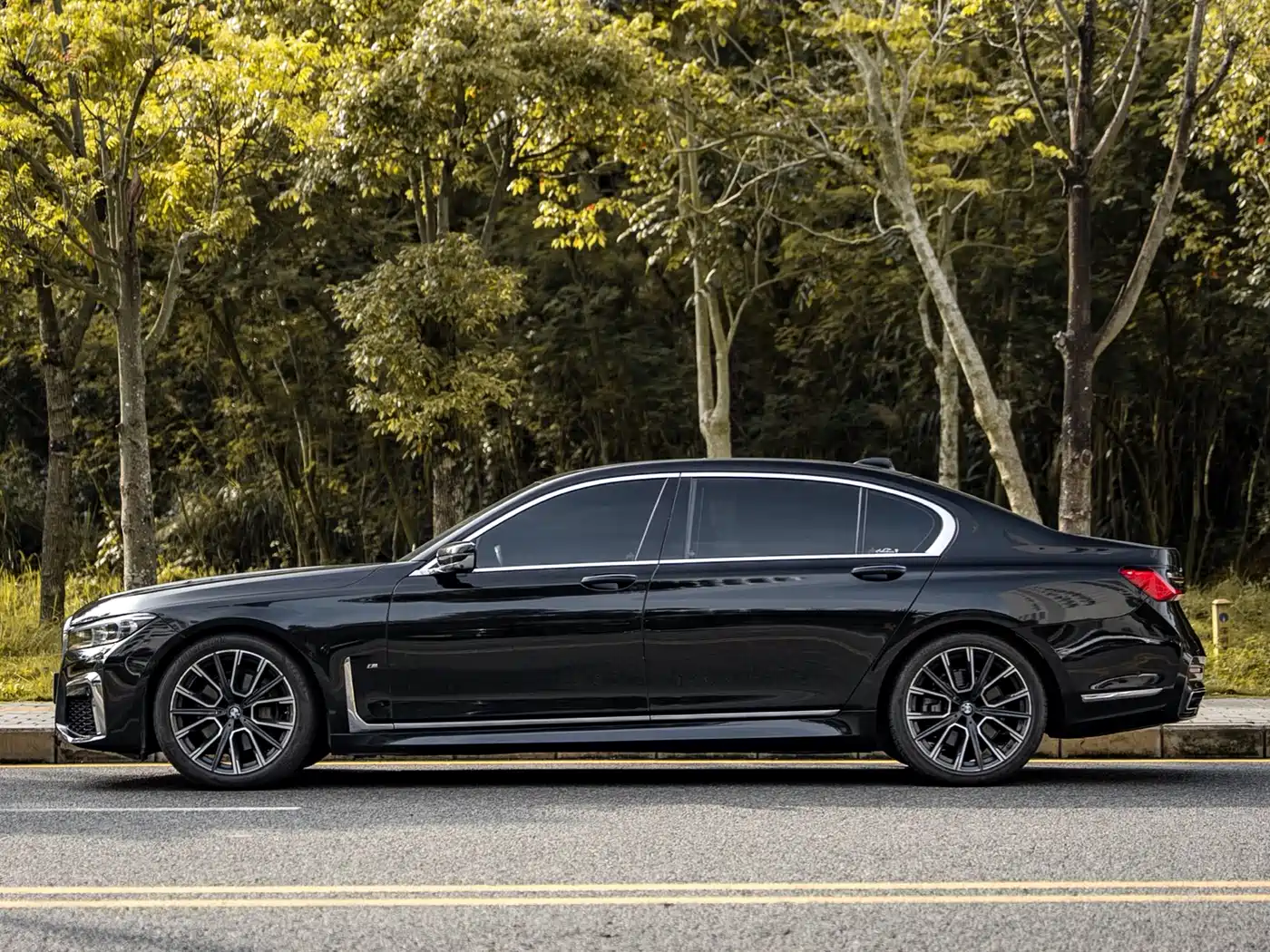 BMW 7 Series 2019 740Li Exclusive M Sport Package фото 5