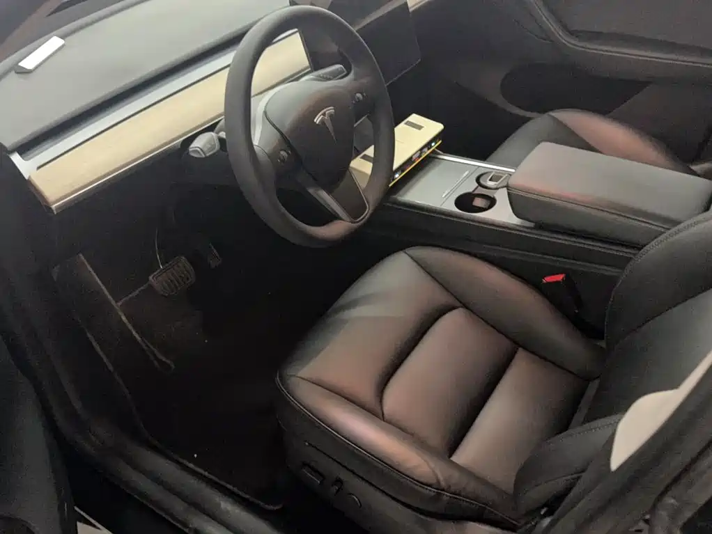 Фото 12 - Tesla Model Y