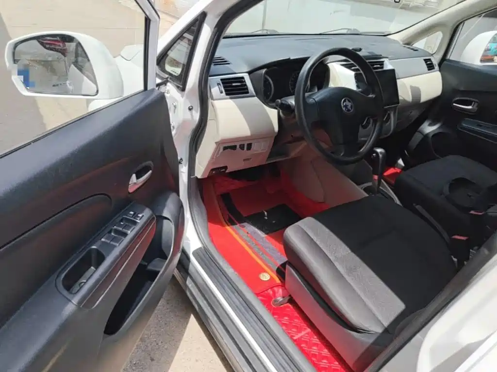 Venucia R50 2017 2015 1.6L Automatic Fashion Edition