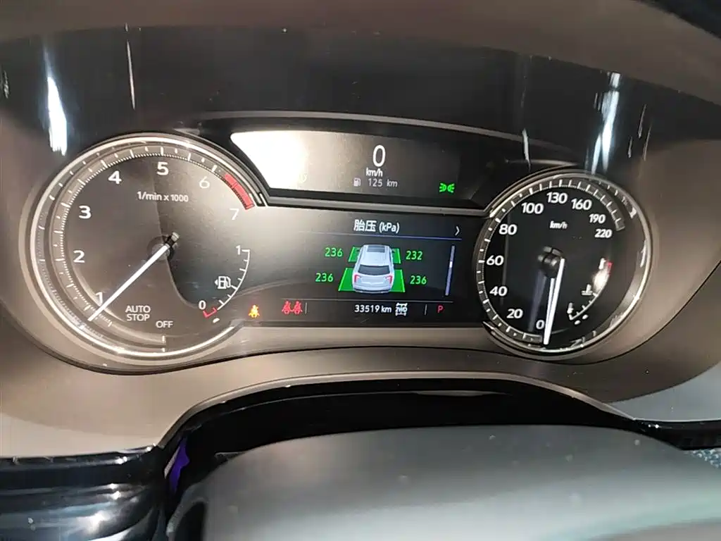 CADILLAC XT6