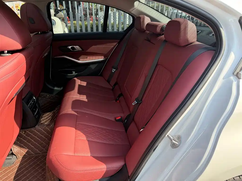 BMW 3 Series 2025 325i M Sport Package фото 10