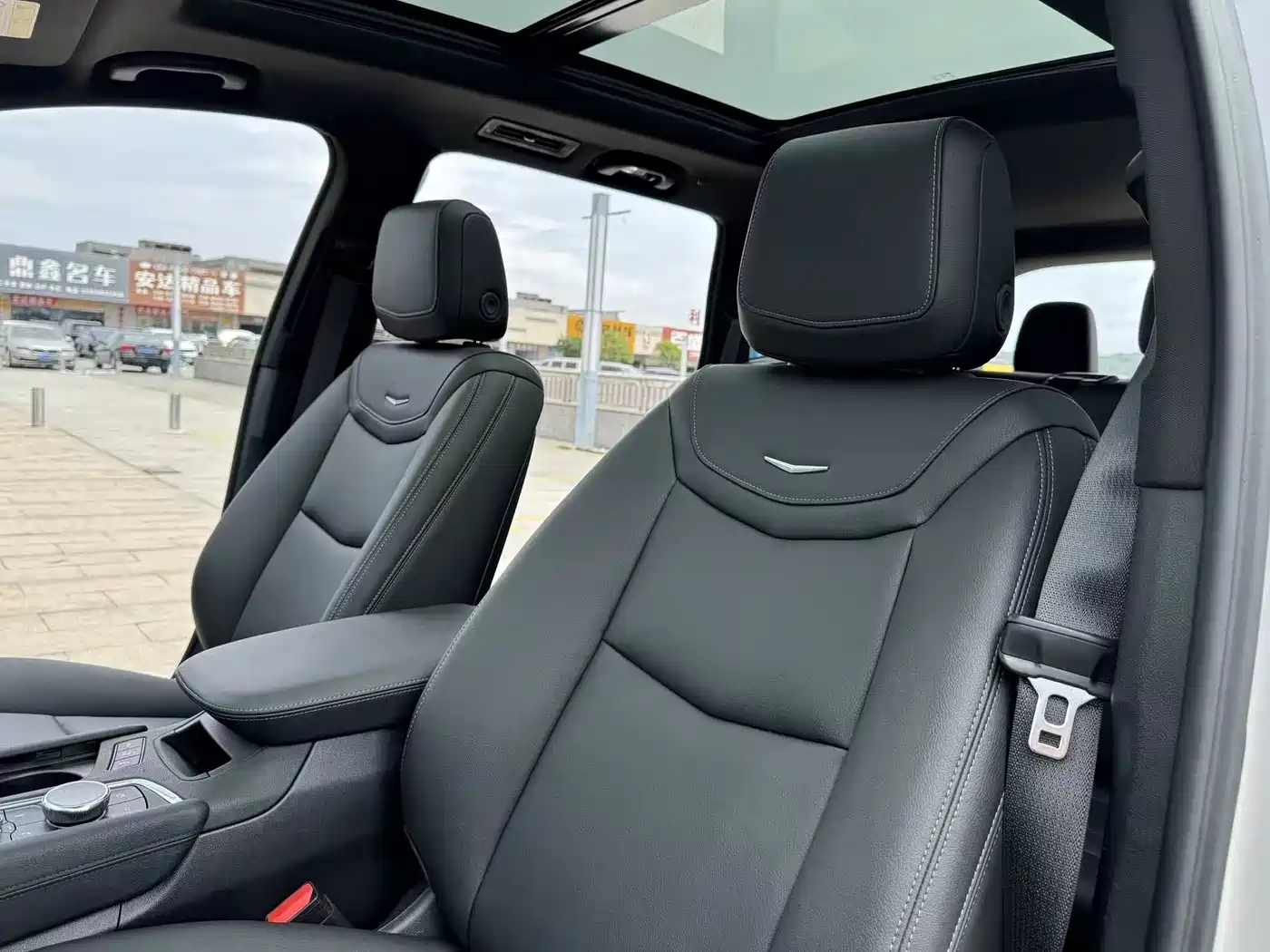 Photo 13 - Cadillac XT6