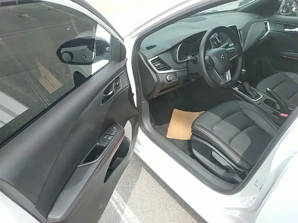 Chevrolet Monza 2019 RS 330T Auto Smooth Edition China VI фото 16