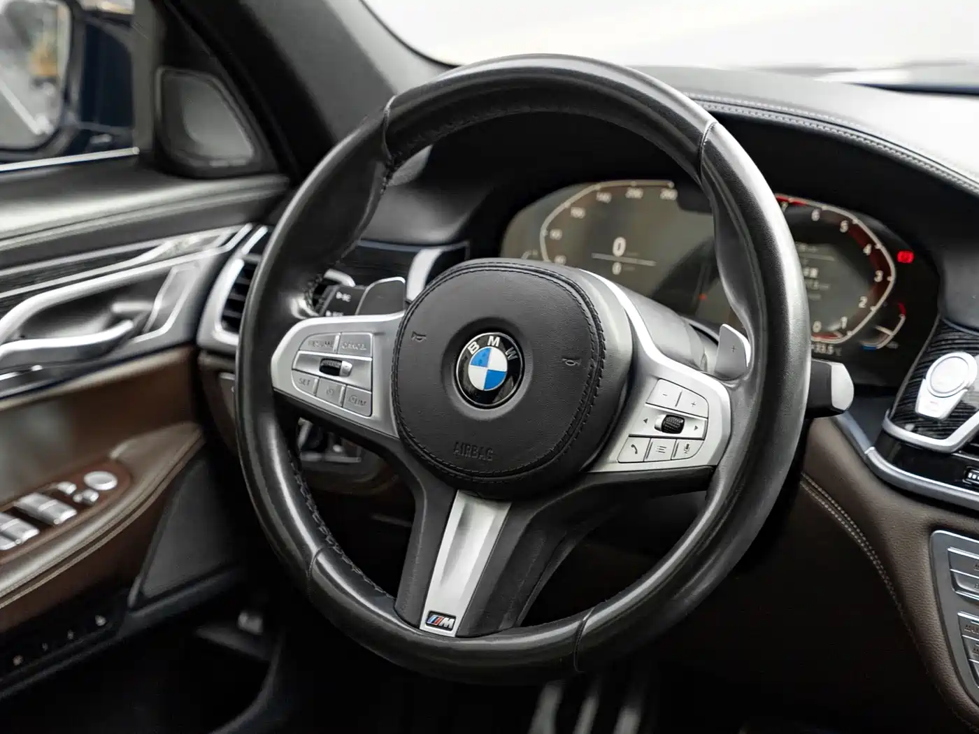 BMW 7 Series 2019 740Li Exclusive M Sport Package фото 9