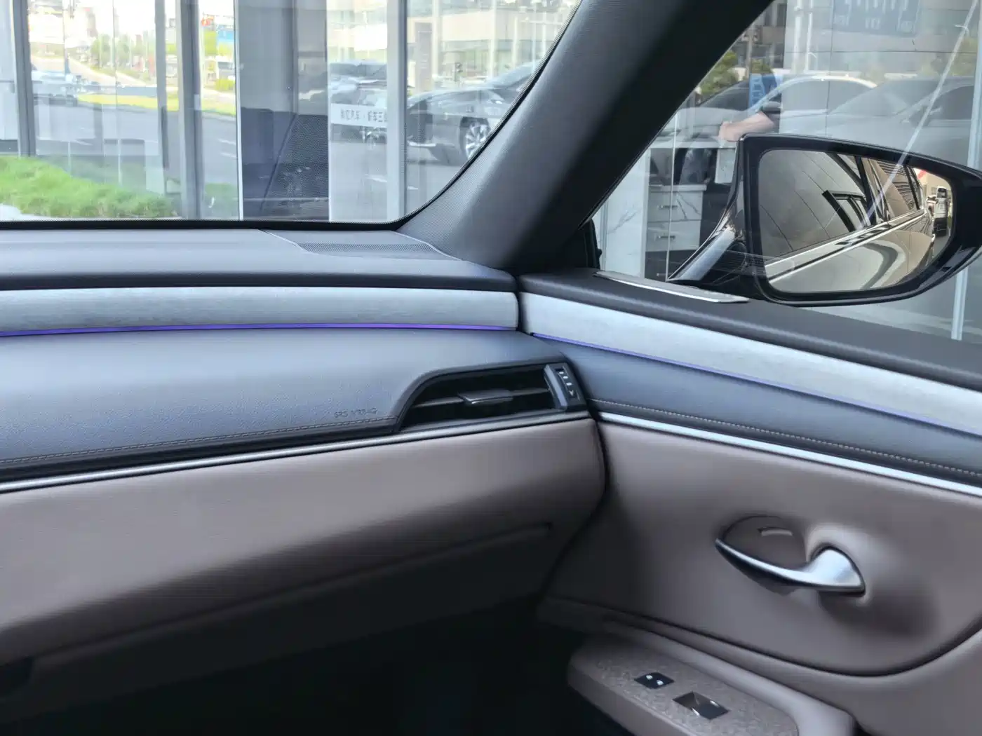 Lexus ES 2026 2025 200 Ultimate Edition